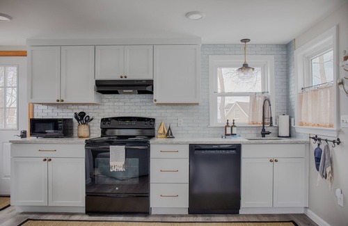 Ogunquit Condo | Located Steps From Perkins Cove, Enjoy Shopping, Dining, & Beach-Full A/C!