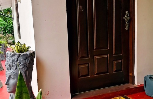 Pelena Apartment | Located very close to the beach & surf spot. The holiday can be spent freely.