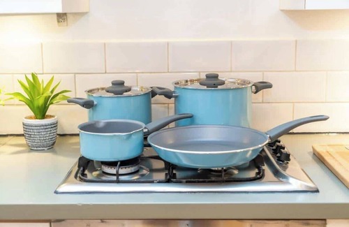 Somers Town Apartment | Location! 2 bed/2bath - Pro Host