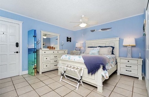 Englewood Condo | Location can’t be beat! Sit back, relax and enjoy the view !!