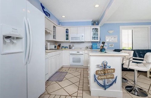 Englewood Condo | Location can’t be beat! Sit back, relax and enjoy the view !!