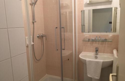 Dun-le-Palestel Hotel | Location chambres Hôtel Joly
