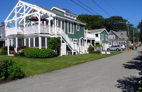 Kennebunkport Condo | LOCATION! LOCATION! 2 Bedroom Cottage Across the Street from Goose Rocks Beach