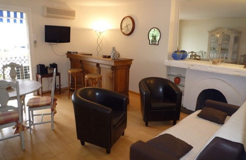 Sainte-Maxime City Centre Apartment | LOCATION N ° 1 - THE PORT - FRONT ST TROPEZ - 4 PERSONS