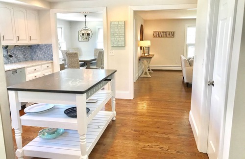 Chatham House | Location! Pool & Spa! 2 Primary Suites, Walk to Town, Beach, Chatham Bars Inn
