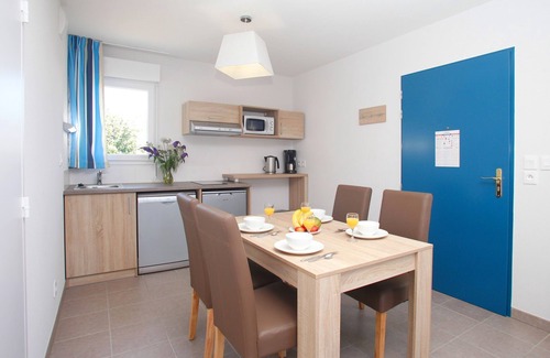 Baden Condo | Location proche de la Plage | Piscine Couverte
