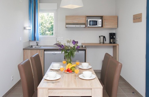Baden Condo | Location proche de la Plage | Piscine Couverte