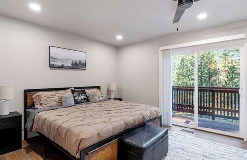 Lower Kingsbury House | Location Views! 3b3.5b Sleeps 8!