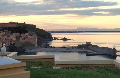 Collioure Apartment | location vue mer du samedi au samedi, clim, parking, piscine, plage