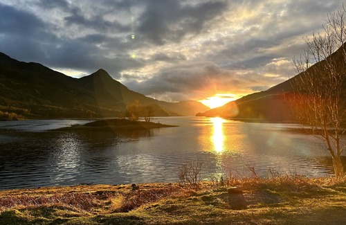 West Laroch Cabin | Loch Side Lodge with stunning mountain views
