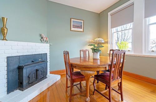 West Hobart House | Lochner Corner - Restful Hideaway near Dining and CBD