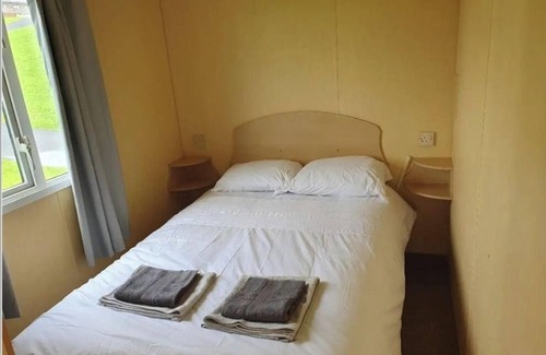 Balminnoch Cabin | Lochside Retreat at Three Lochs Holiday Park