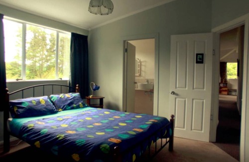 Katikati Cabin | Lodge ∙ 1 bedroom ∙ 2 guests