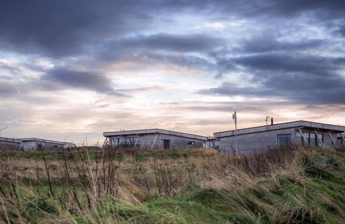 John O'Groats Cottage | Lodge 5 - 3 Bed - a john o'groat that sleeps 6 guests in 3 bedrooms