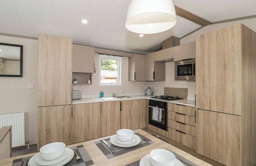 Winscombe Cottage | LODGE 9, family friendly, with a garden in Shipham
