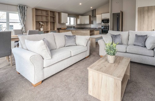 Saint Asaph Cottage | LODGE 9, pet friendly, country holiday cottage, with pool in St Asaph
