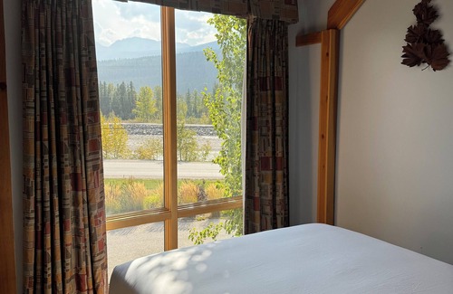 Golden Hotel | Lodge and Lantern