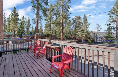 Big Bear Lake Resort | Lodge House-Family Cabin with Pool Table by Big Bear Vacations