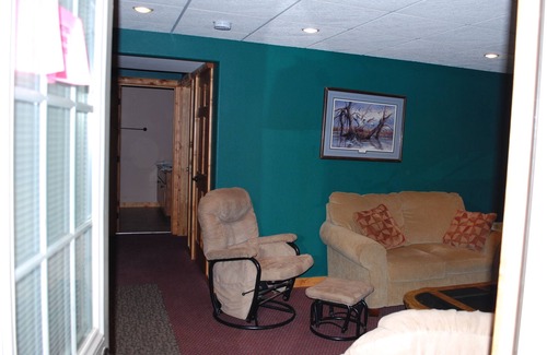 Webster Cabin | LODGE in Webster HYWY 12 & 25 Located on site with Pereboom Cafe