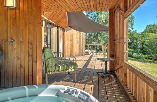 Saint-Felix-de-Reillac-et-Mortemart Apartment | Lodge Jacuzzi, Nature et Sérénité