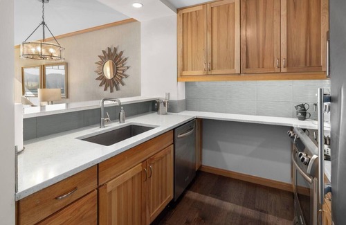 Cle Elum Apartment | Lodge Magical River Views, Balcony, Pool, Hottub, Fireplace, 5th Floor, Kitchen