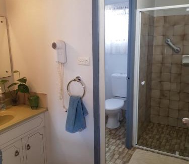 Kingscote Apartment | Lodge on the Bay- now Backpacker's Price in Esplanade & Buller St Kingscote-Pay on arrival