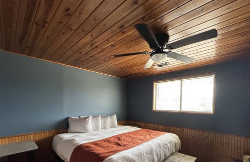 Canyon Lake Resort | Lodge Suite Upstairs W/ Balcony - 202