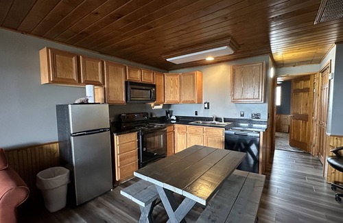 Canyon Lake Resort | Lodge Suite Upstairs W/ Balcony - 202