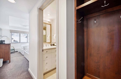 Vail Condo | Lodge Tower 691 at the base of Vail Mountain
