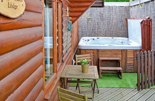 Bronygarth Ski Chalet | Lodge with one double and one twin.