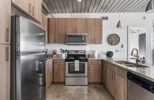 Midtown Apartment | Lodgeur | Elegant & energetic 1BR loft | Midtown