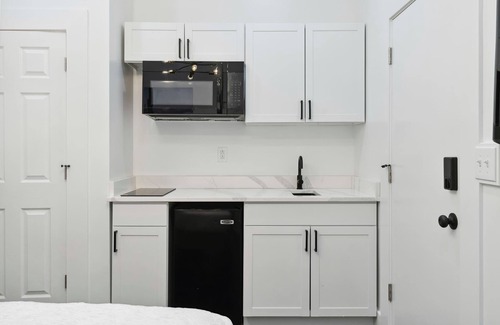 West Philadelphia Apartment | Lodgyy - Comfy Double-bed Suite