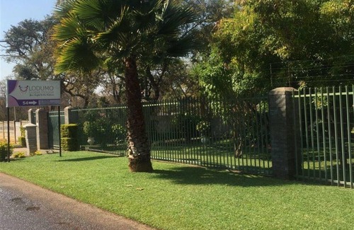 Bulawayo House | Lodumo Guesthouse B & B