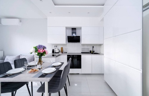 Srodmiescie Apartment | Lodz Wólczanska - Balcony, A/C - by Rentujemy
