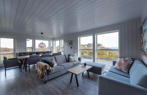 Vagan House | Lofoten Midnightsun Northern lights Golf Beach Horses