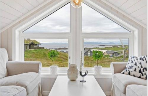 Vagan House | Lofoten Midnightsun Northern lights Golf Beach Horses