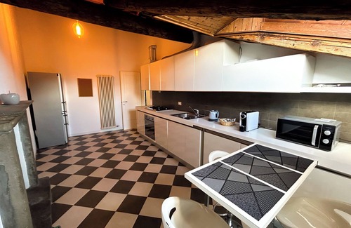 Bergamo Apartment | [Loft attic] on the Bergamo skyline
