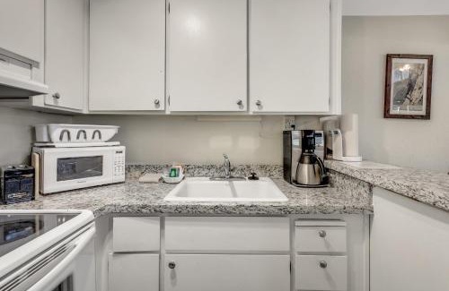 Bear Valley Apartment | Loft Condo with Bonus Area - Creekside #7