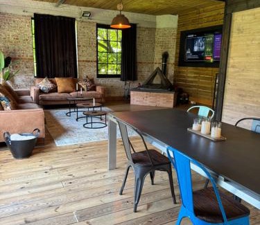 Machelen Apartment | Loft Cosy avec billard et à 10 minutes de l'aéroport de Zaventem