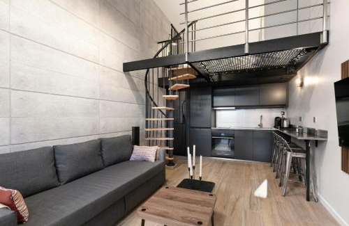 Cimiez Apartment | Loft Industriel avec Terrasse et Filet Suspendu à Nice Cimiez