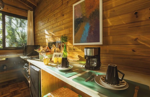Praia do Rosa Cabin | Loft. Paz, Natureza, Lagoa em Condomínio Fechado