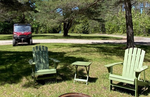 Weslemkoon Cabin | Loft Pine Cabin with Lake and Crown Land Access | Dog-Friendly