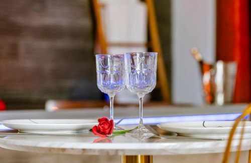 Hyeres City Centre Apartment | Loft Romantique - Spa Privatif - Spa Noctambulles