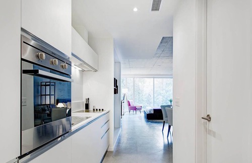 International District Apartment | LOFT Studio Modern and Urban Downtown MTL