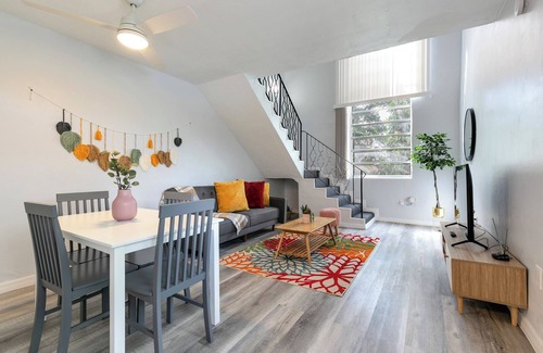 Virginia Gardens Apartment | Loft style 1b Apt | Fast Wi-Fi