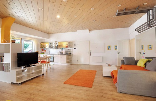Neckarhausen Apartment | Loft-style holiday apartment in Nürtingen with balcony and close to the Neckar
