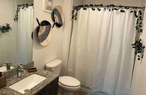 Chosewood Park Apartment | Loft w/ 2 double suite 5 minutes walk to belt line