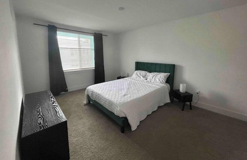 Chosewood Park Apartment | Loft w/ 2 double suite 5 minutes walk to belt line
