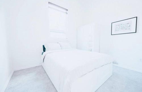 Nordic Estates Apartment | Lofted 1BR, Sleeps 4, Free parking, Walk to Lakes