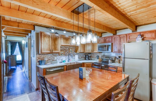 Wildernest Condo | Lofted mountain condo w/ great view & shared hot tub/pool/gym/game room/sauna!